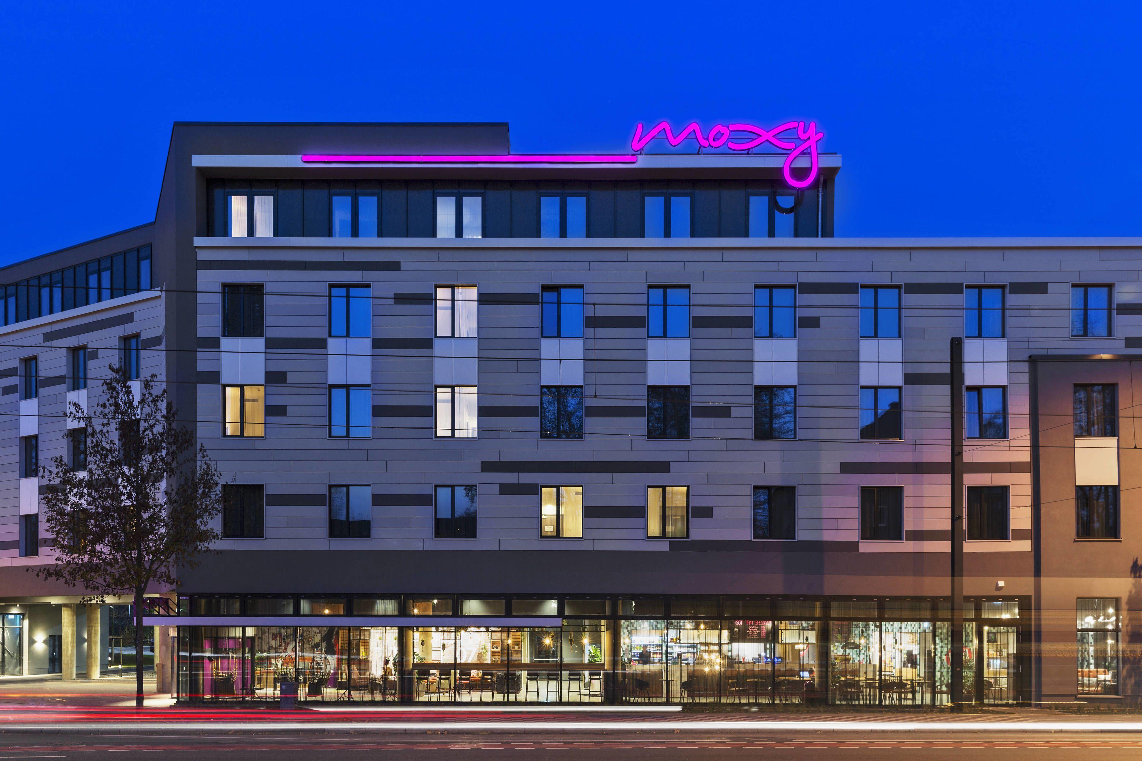 Moxy Duesseldorf South — Foto 1